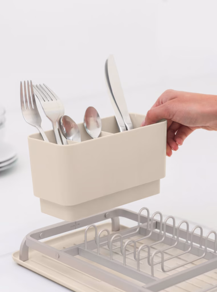 Escurreplatos compacto Brabantia con platos y vasos