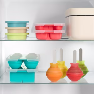 Moldes de helado Lékué Lollipop apilados, mostrando su diseño plegable