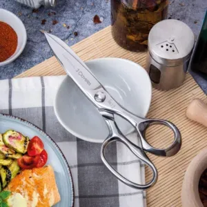 Detalle del filo dentado de la tijera de cocina 3 Claveles Prof-Class